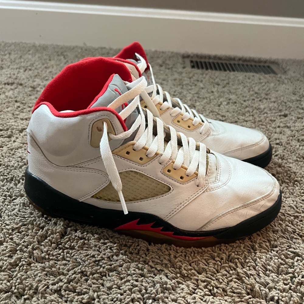 2001 Jordan fire red 5’s